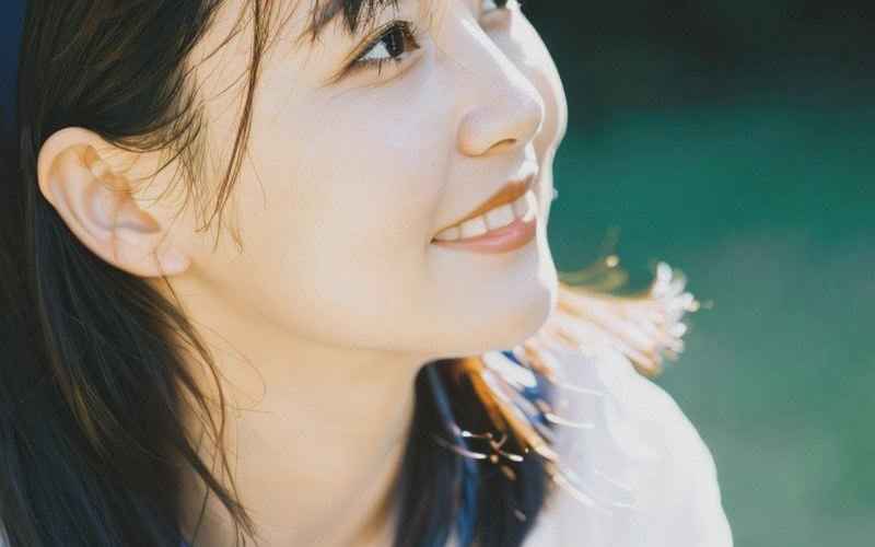 《十七岁的她如春风般温柔》
