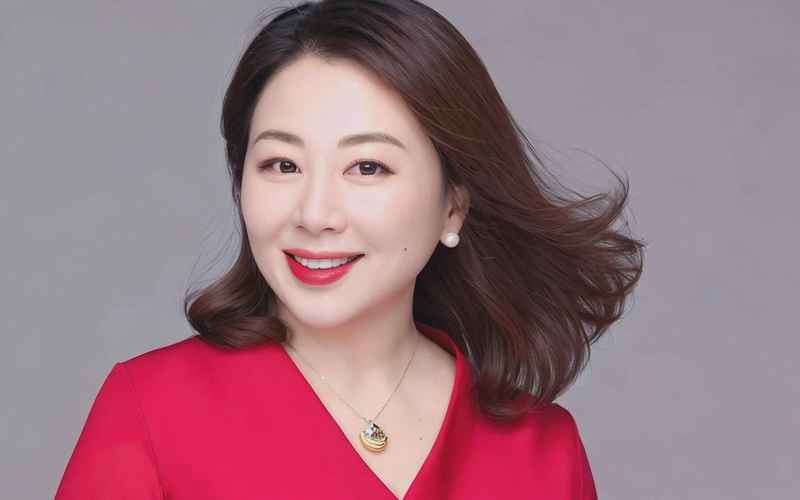 随着时代发展女性正成为男性的未来导师引领人类文明进步方向